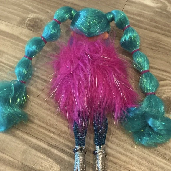 (1x) L.O.L Surpise OMG Winter Disco Doll Cosmic Queen Doll - Picture 4 of 16